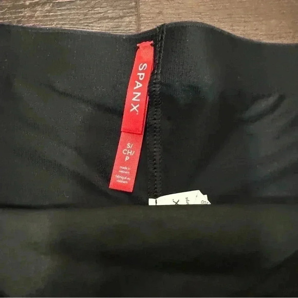 NWOT Spanx Thinstincts 2.0 shorts  S - Picture 4 of 6